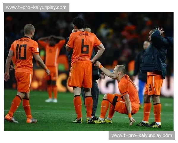 橙色风暴与黄色狂想：当“全攻全守”撞上“桑巴艺术”，谁才是绿茵场上永恒的图腾？